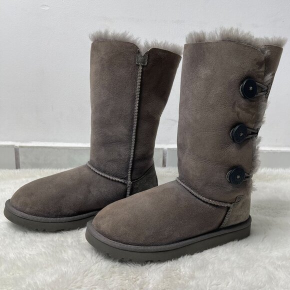 UGG #1962 Kids Brown Bailey Button Leather Sheepskin Boots Shoes Size 3 US - Picture 1 of 15